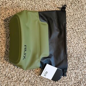 NWT RUX COOLER BAG 5L